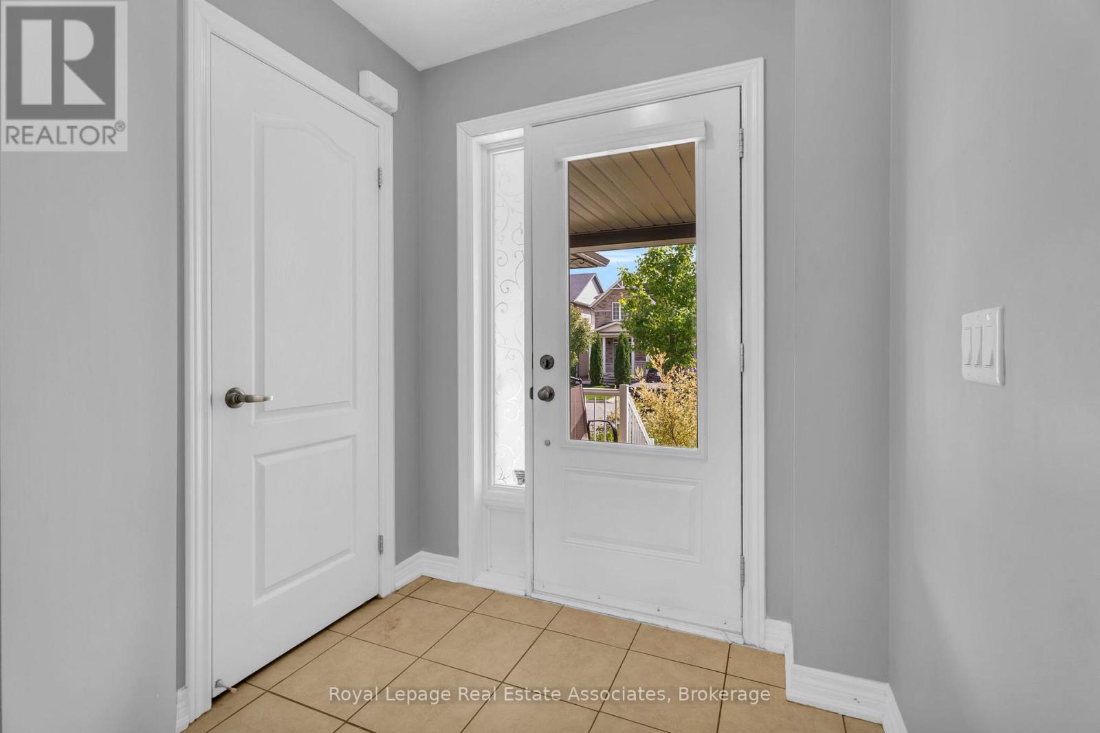 Photo 5 of 822 Cook Crescent, Shelburne ON
