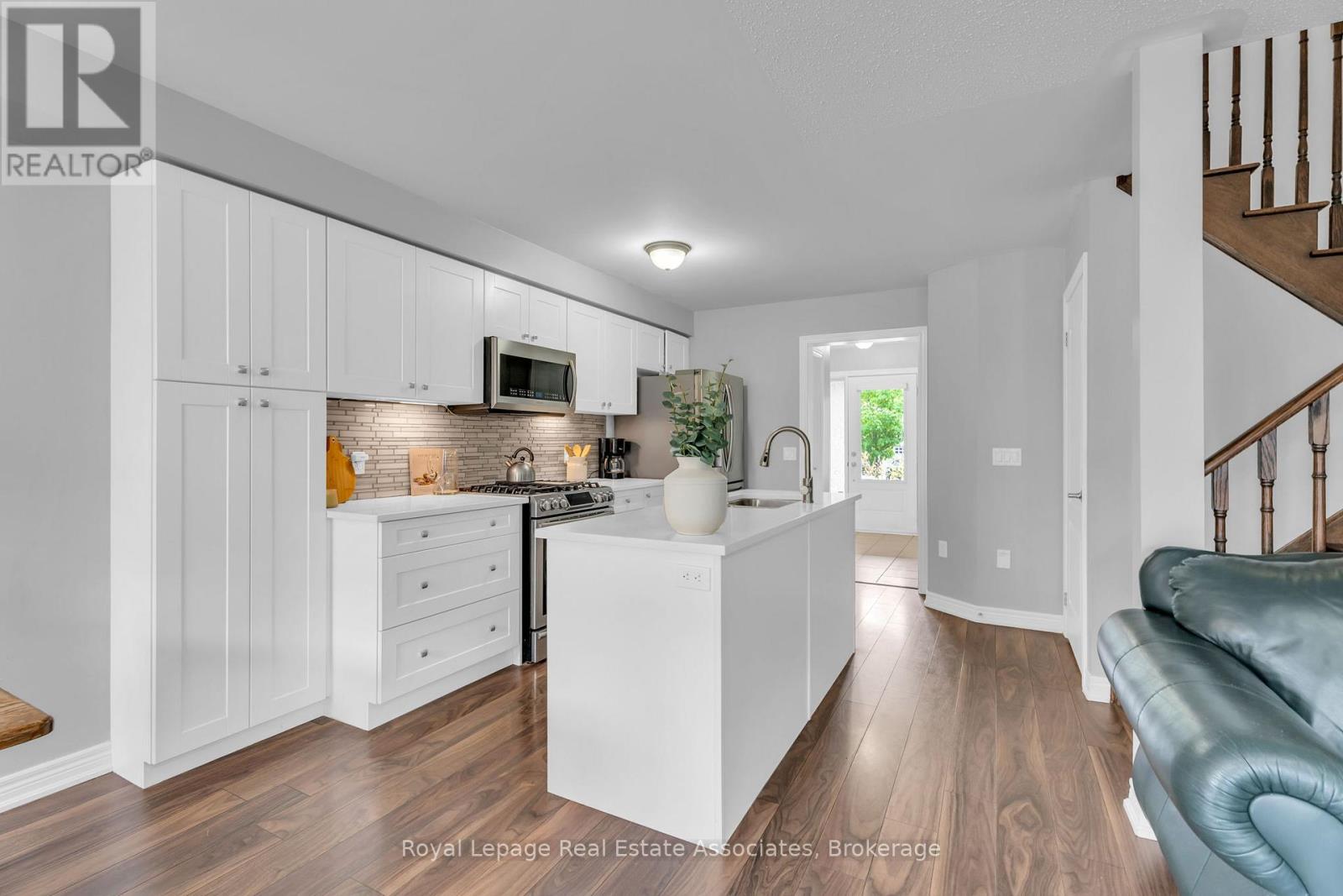 Photo 8 of 822 Cook Crescent, Shelburne ON