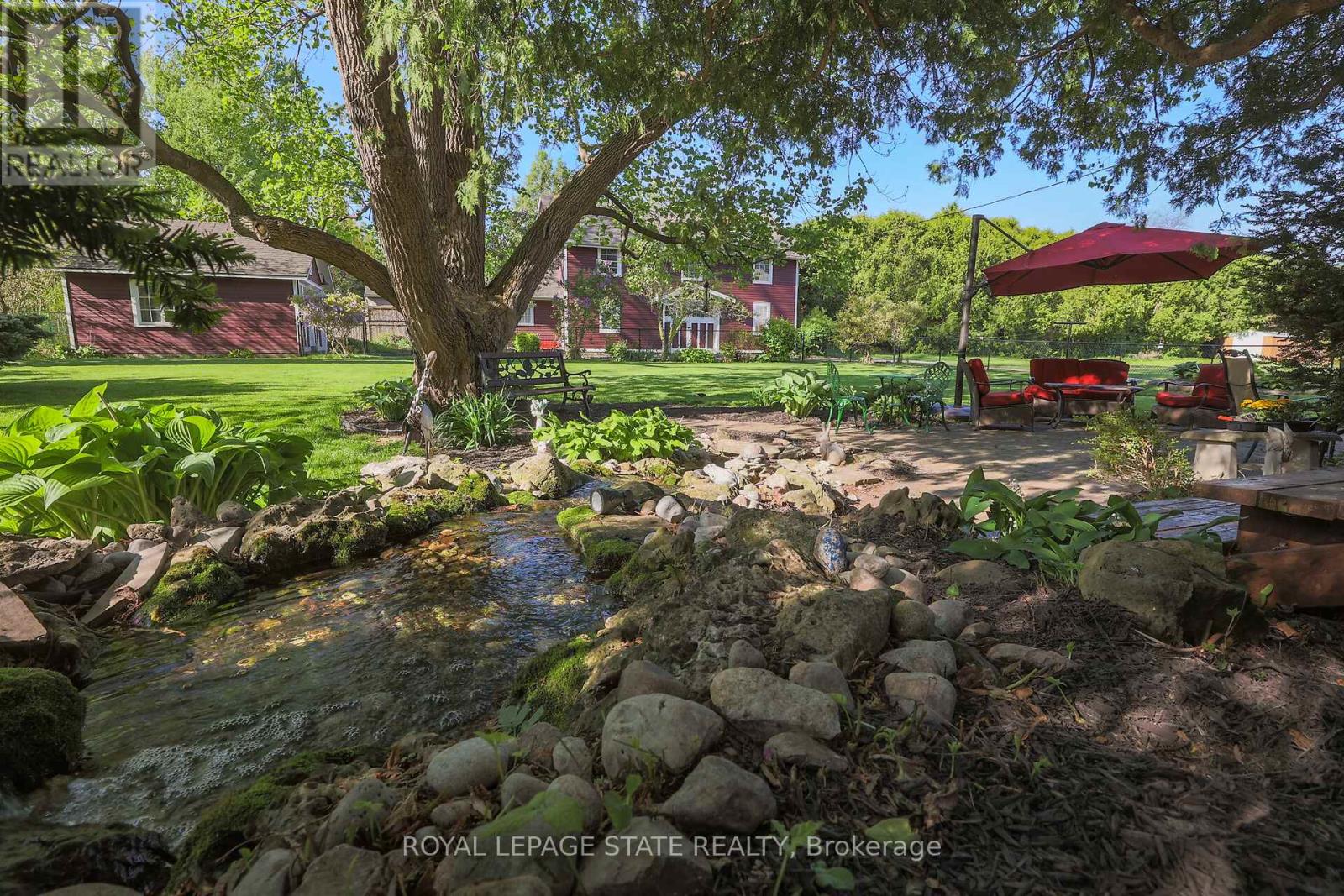 Photo 15 of 102 Main Street E, Grimsby ON