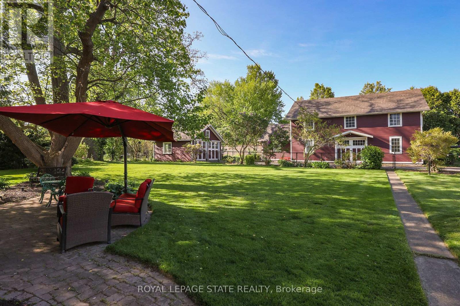Photo 16 of 102 Main Street E, Grimsby ON