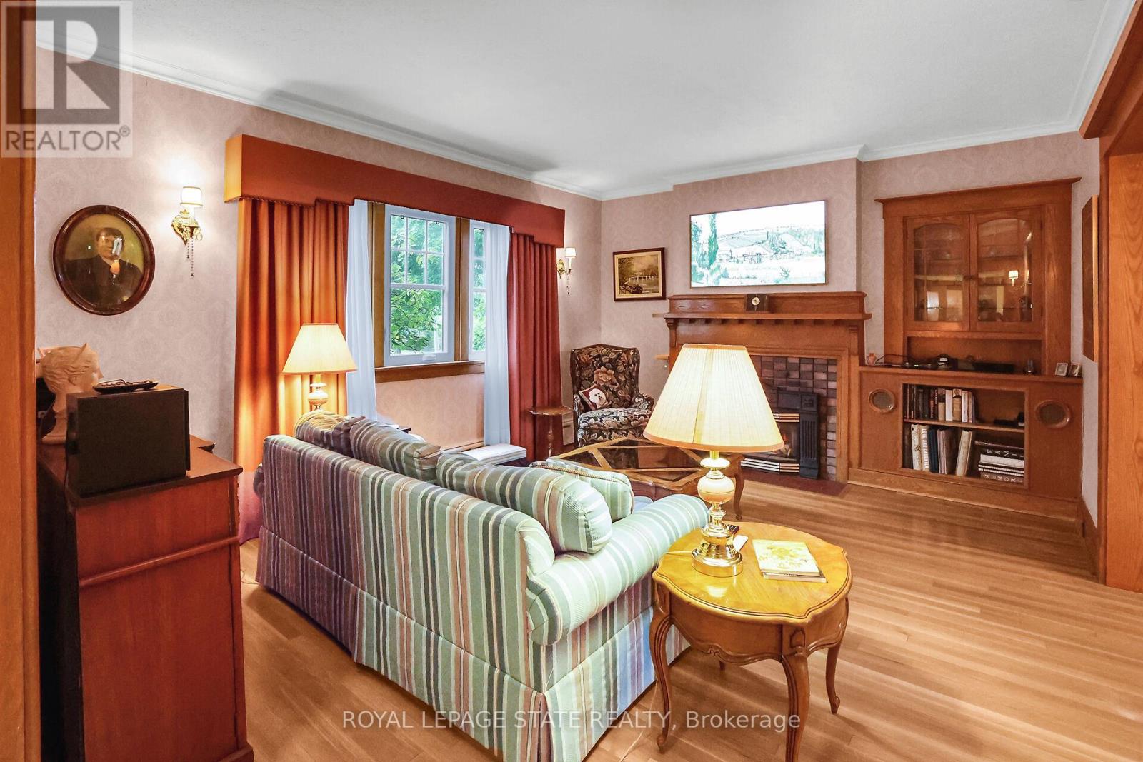 Photo 21 of 102 Main Street E, Grimsby ON