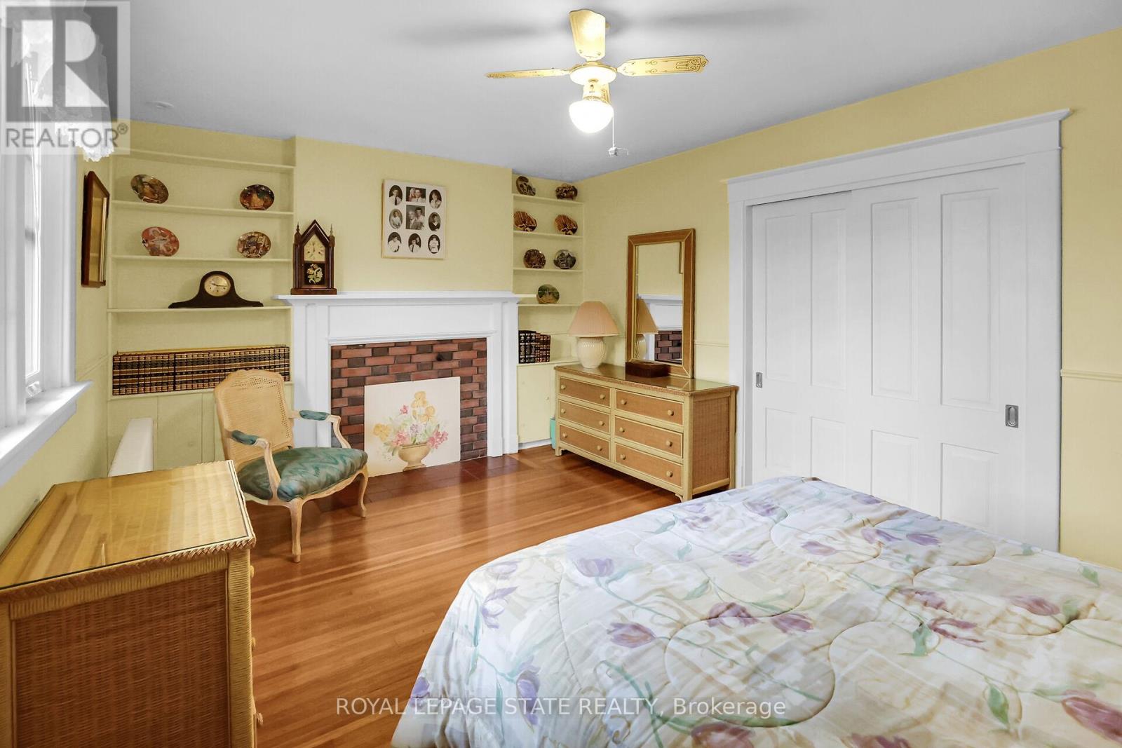 Photo 38 of 102 Main Street E, Grimsby ON