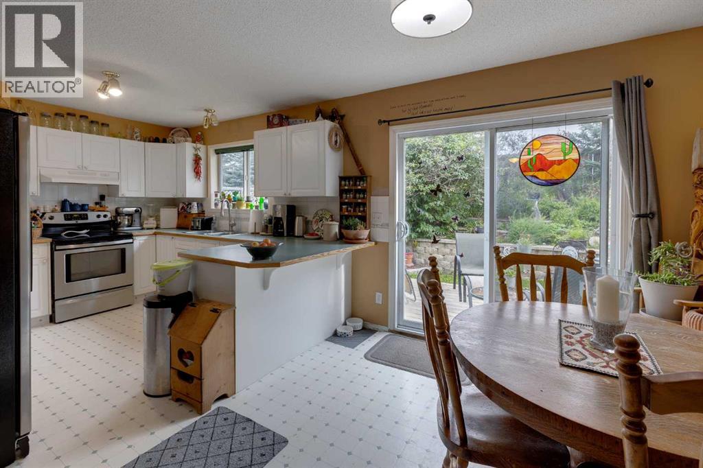 Photo 11 of 234 Quigley Drive, Cochrane AB