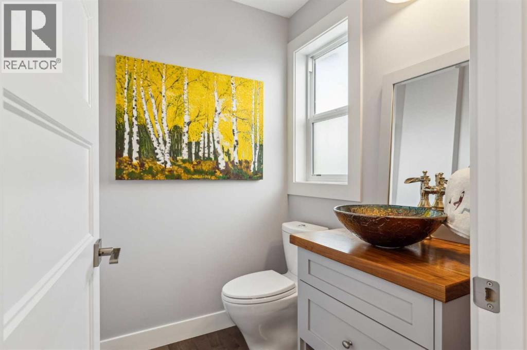 Photo 28 of 10 Glenmount Crescent Sw, Calgary AB