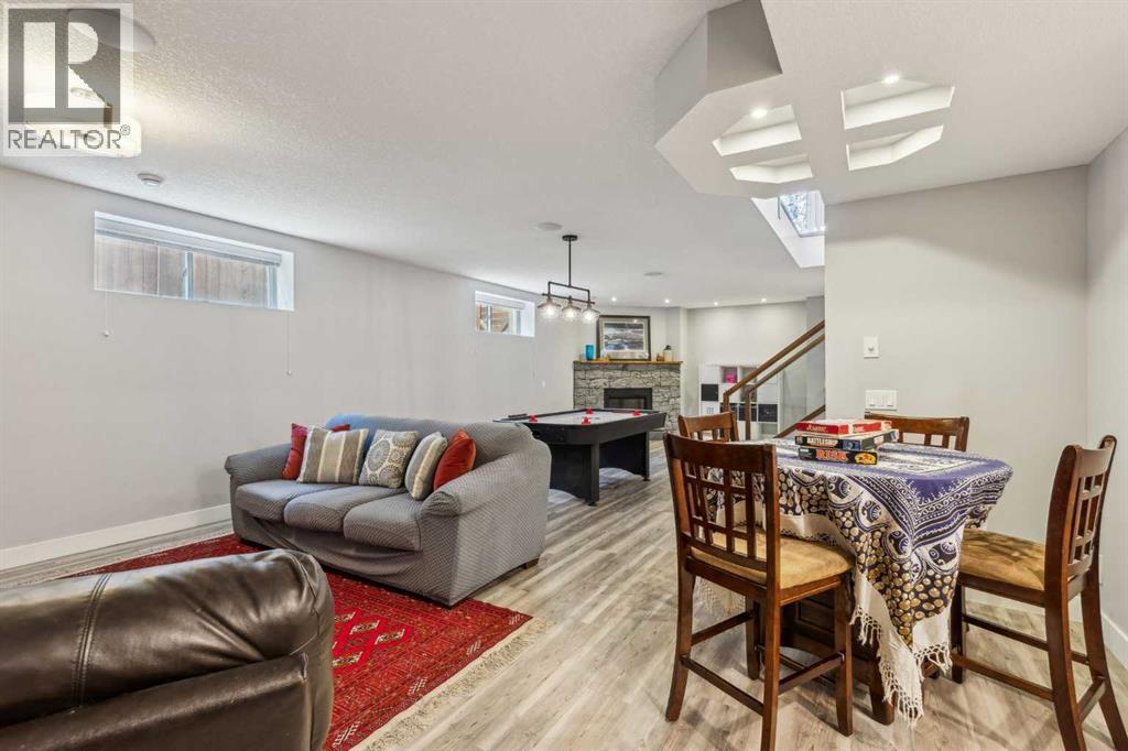 Photo 37 of 10 Glenmount Crescent Sw, Calgary AB