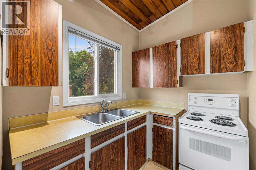 Photo 10 of 2351 50 Street Ne, Calgary AB