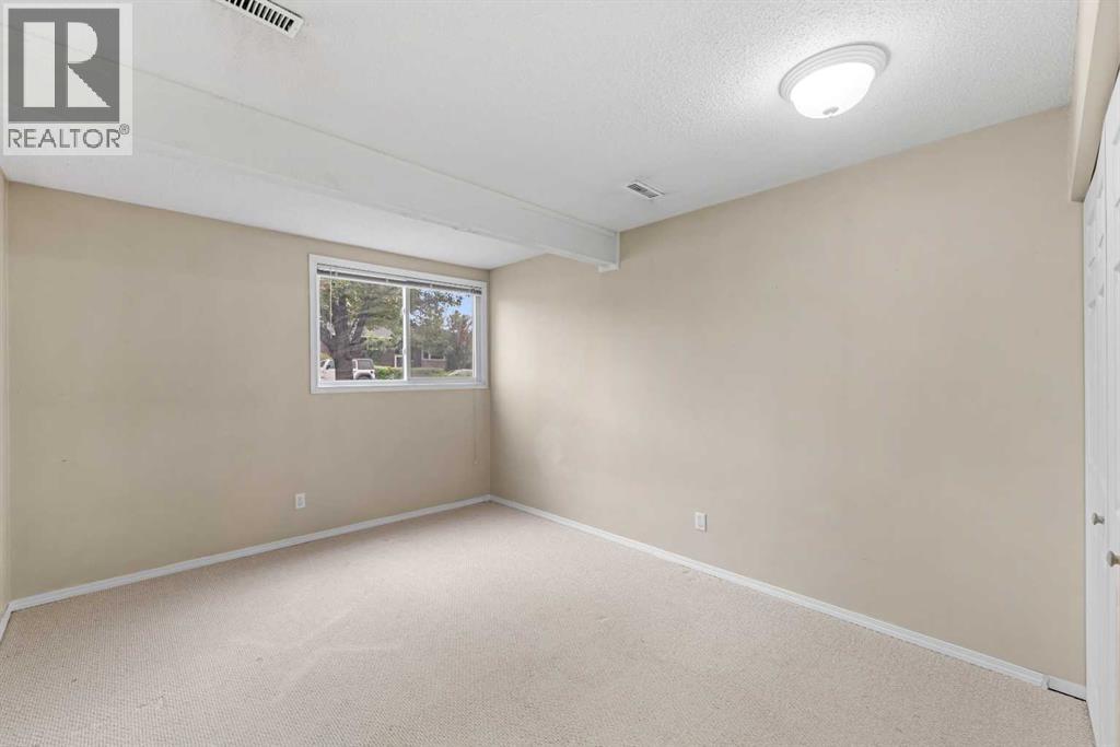 Photo 11 of 2351 50 Street Ne, Calgary AB