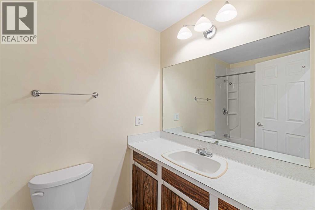 Photo 12 of 2351 50 Street Ne, Calgary AB