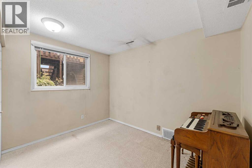 Photo 13 of 2351 50 Street Ne, Calgary AB