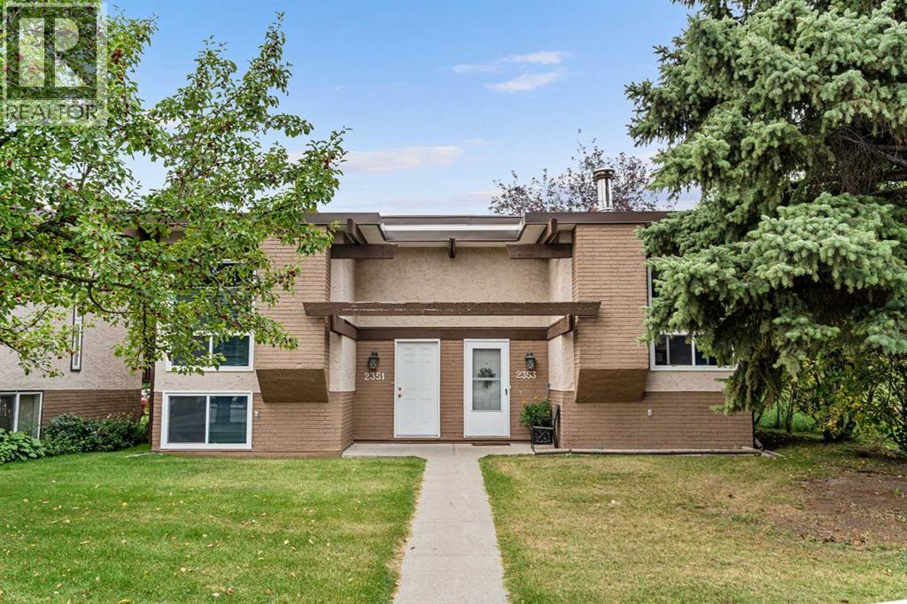 Photo 2 of 2351 50 Street Ne, Calgary AB