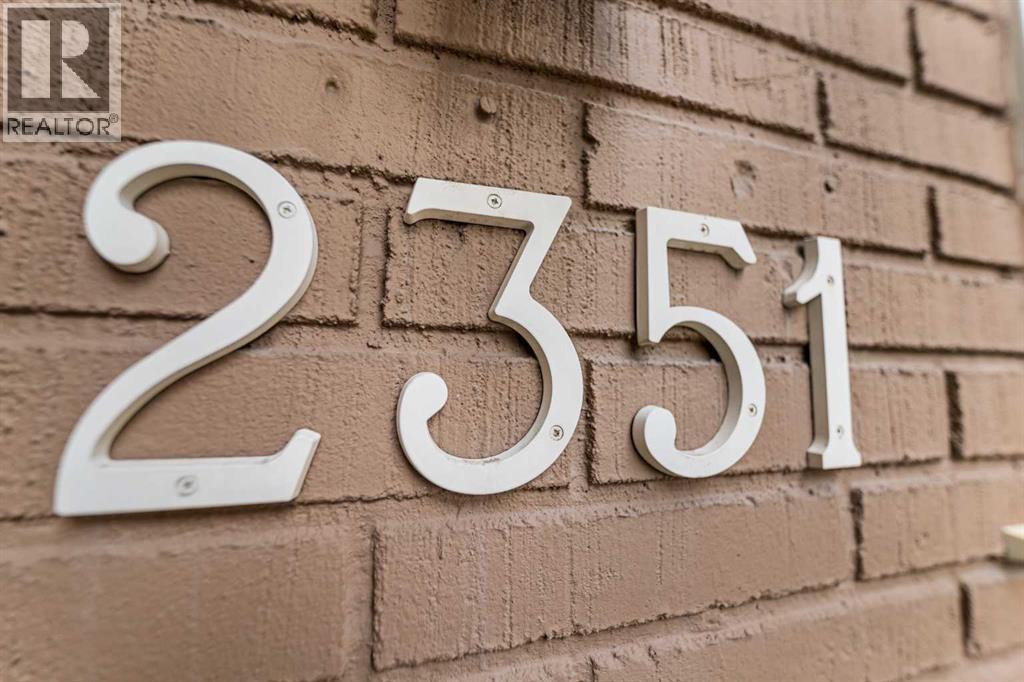 Photo 3 of 2351 50 Street Ne, Calgary AB
