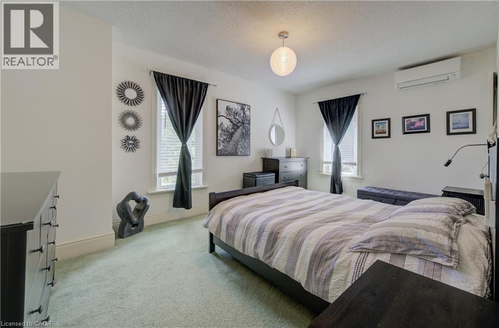 Photo 19 of 164 Queen Street E, Cambridge ON