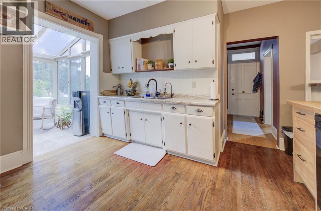 Photo 12 of 164 Queen Street E, Cambridge ON