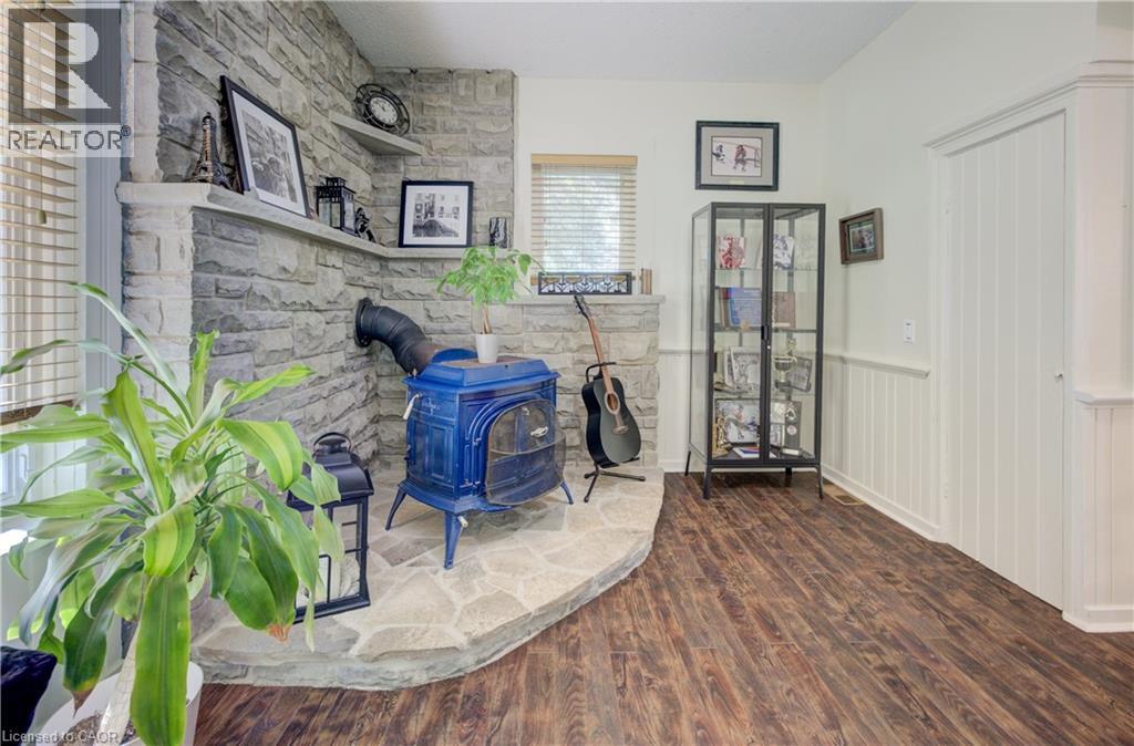 Photo 17 of 164 Queen Street E, Cambridge ON