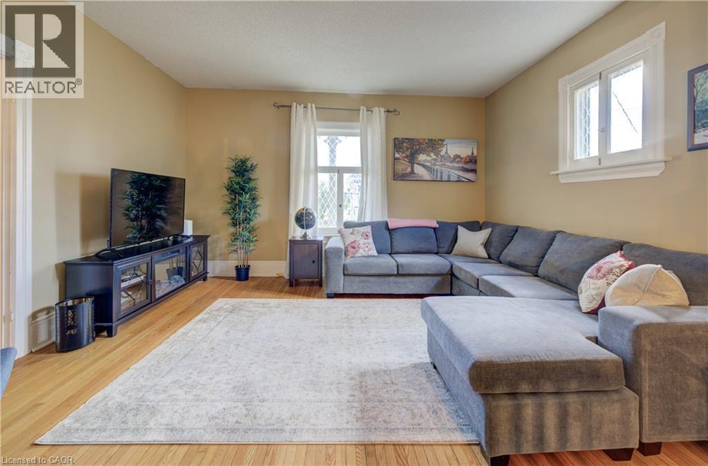 Photo 7 of 164 Queen Street E, Cambridge ON