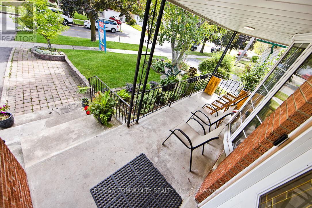 Photo 3 of 168 Kingslake Road, Toronto ON