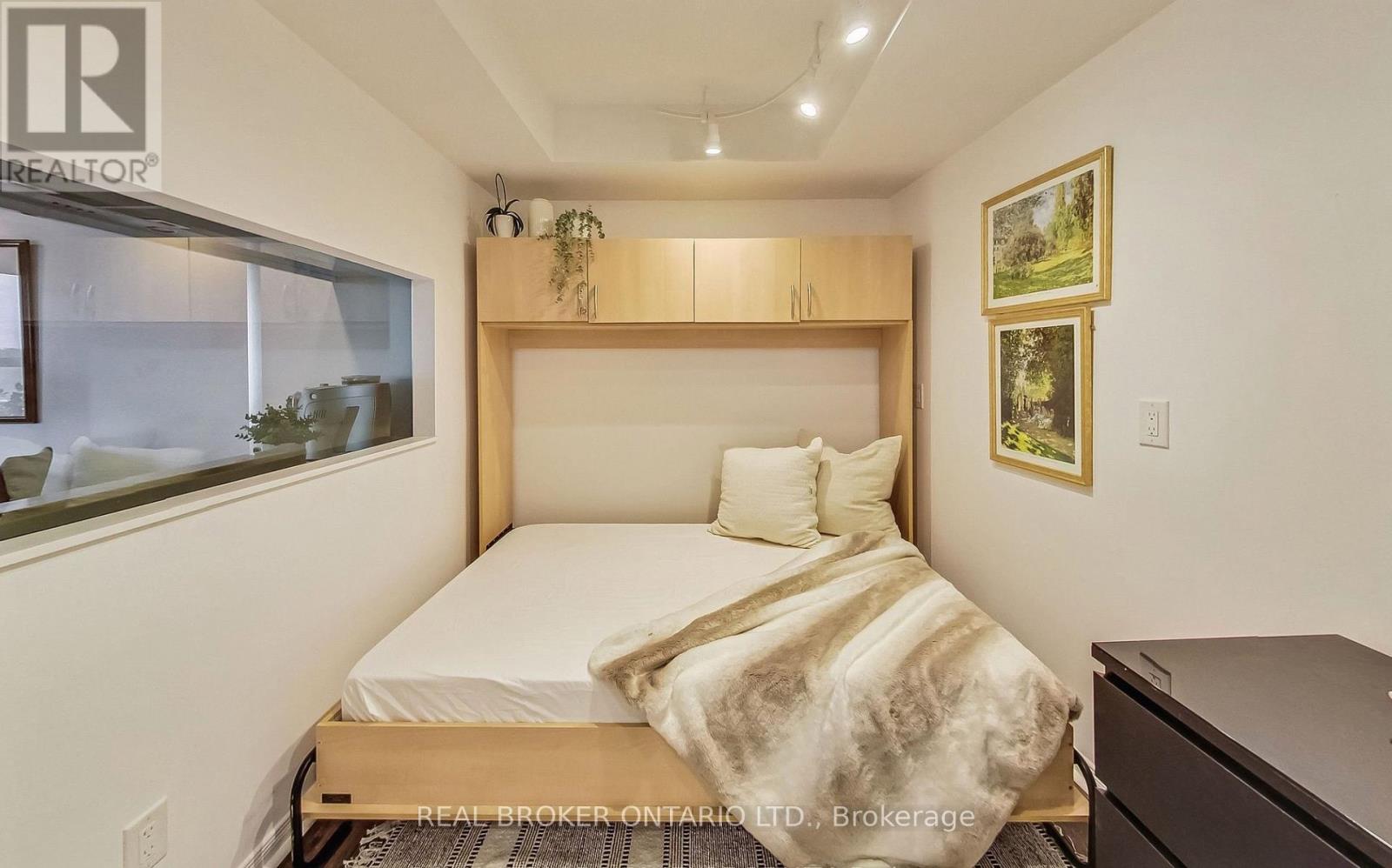 Photo 10 of 610 99 Harbour Square, Toronto ON