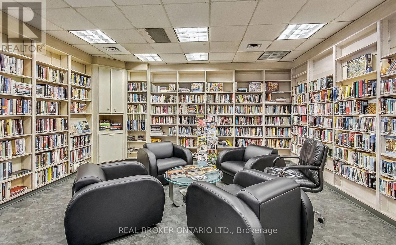 Photo 17 of 610 99 Harbour Square, Toronto ON