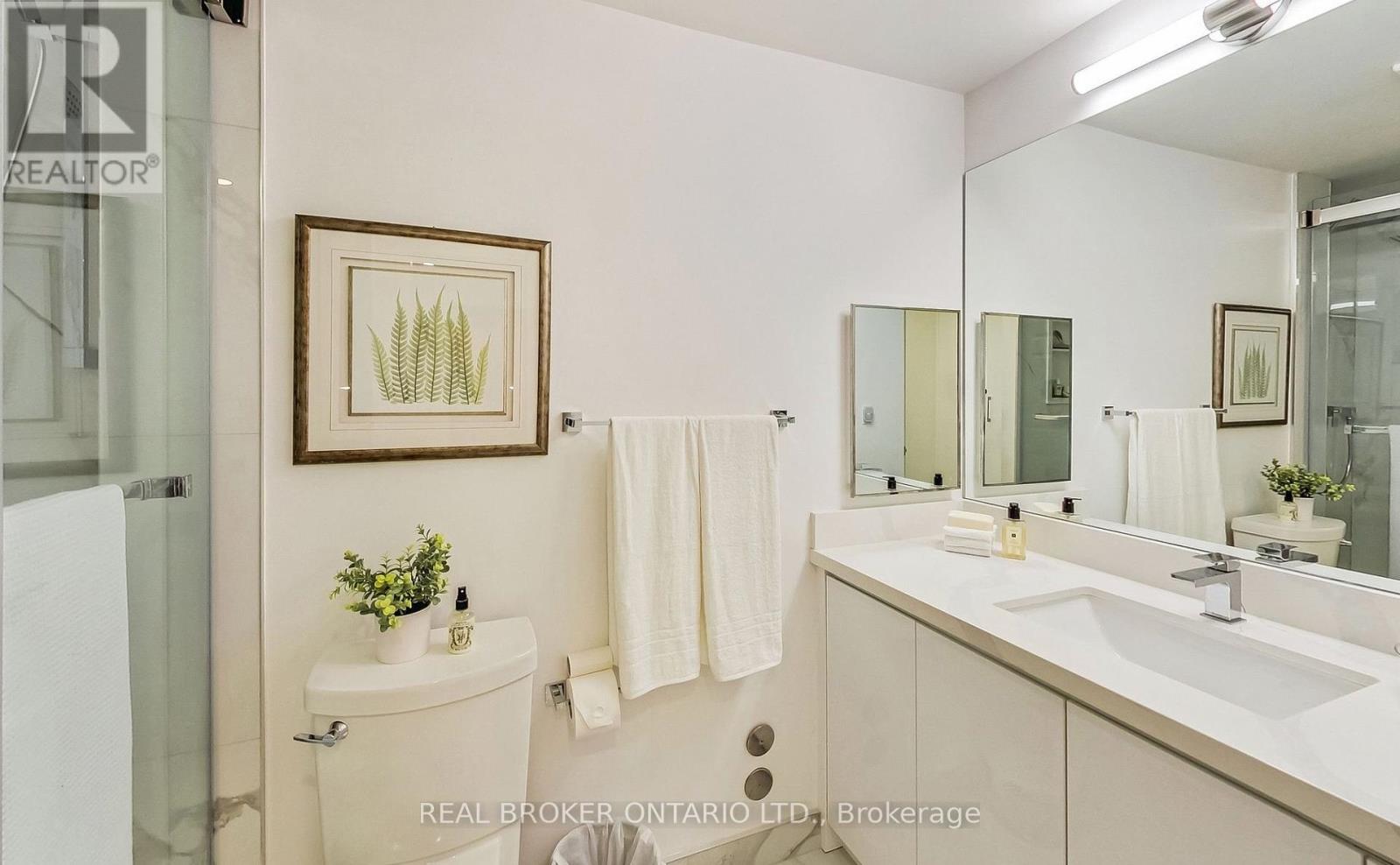 Photo 14 of 610 99 Harbour Square, Toronto ON