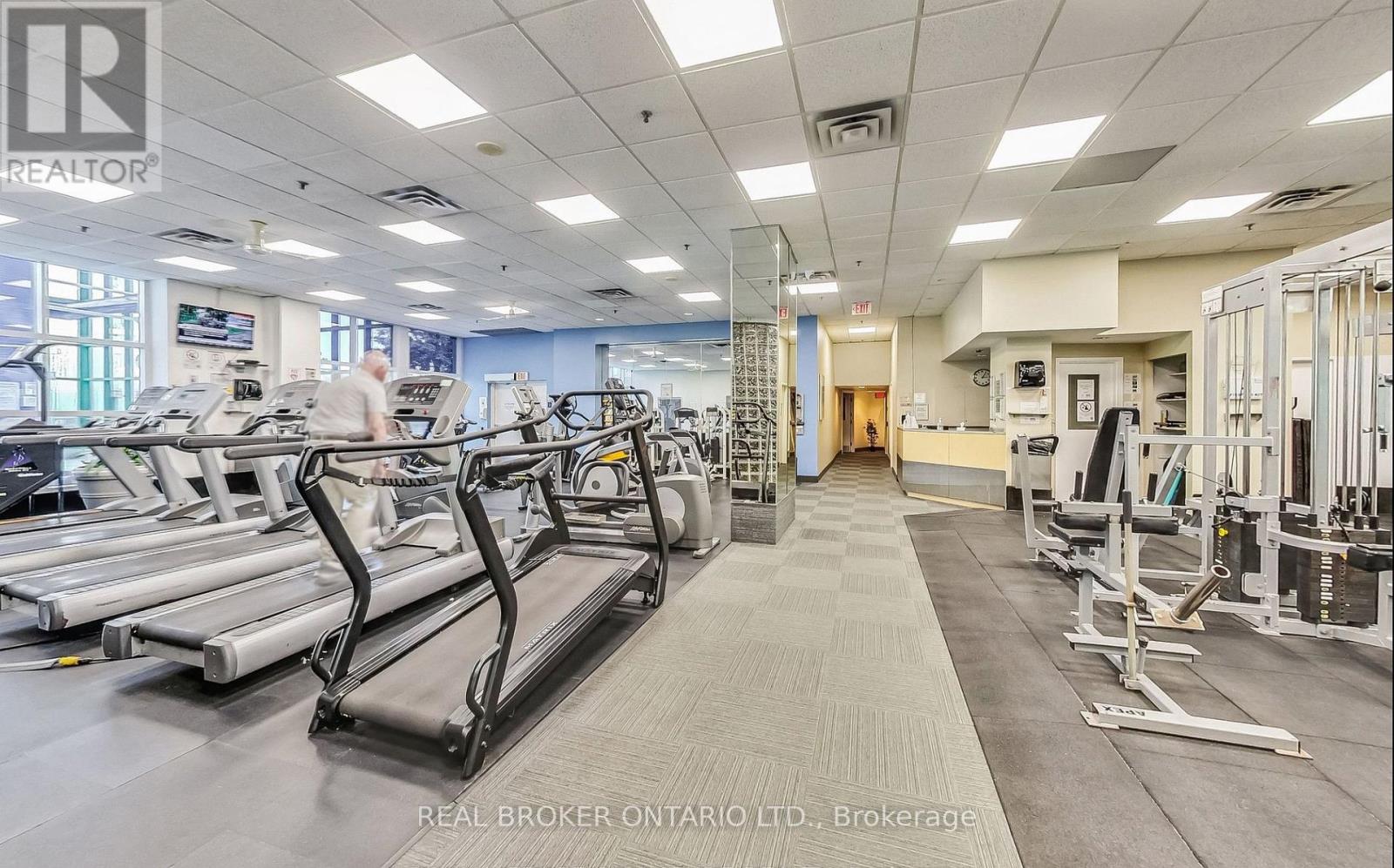 Photo 20 of 610 99 Harbour Square, Toronto ON