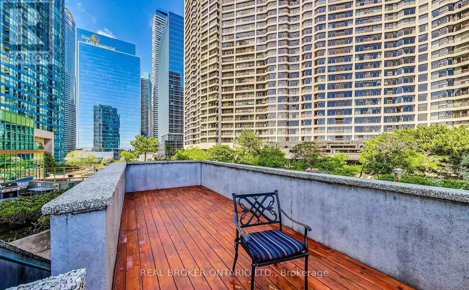 Photo 25 of 610 99 Harbour Square, Toronto ON