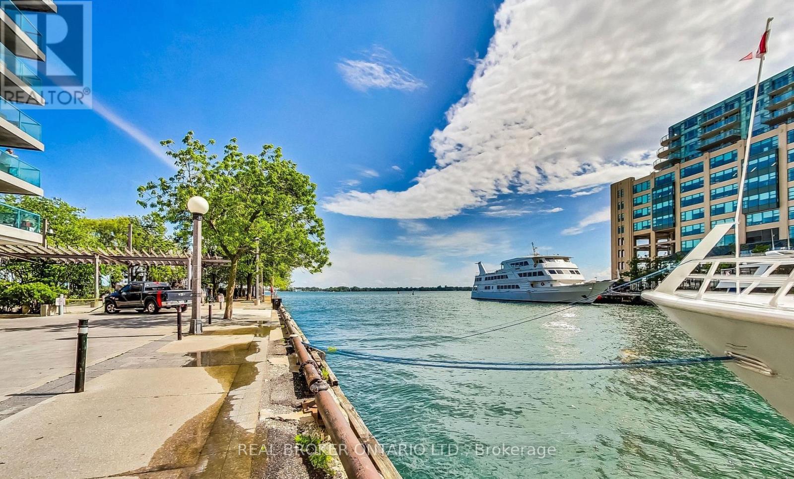 Photo 29 of 610 99 Harbour Square, Toronto ON