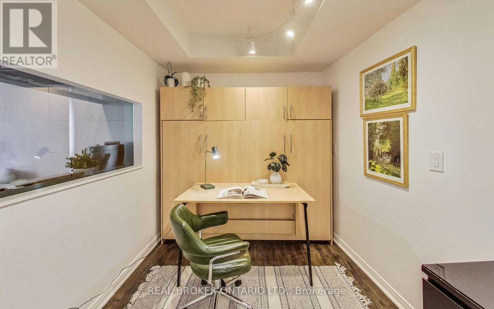 Photo 8 of 610 99 Harbour Square, Toronto ON