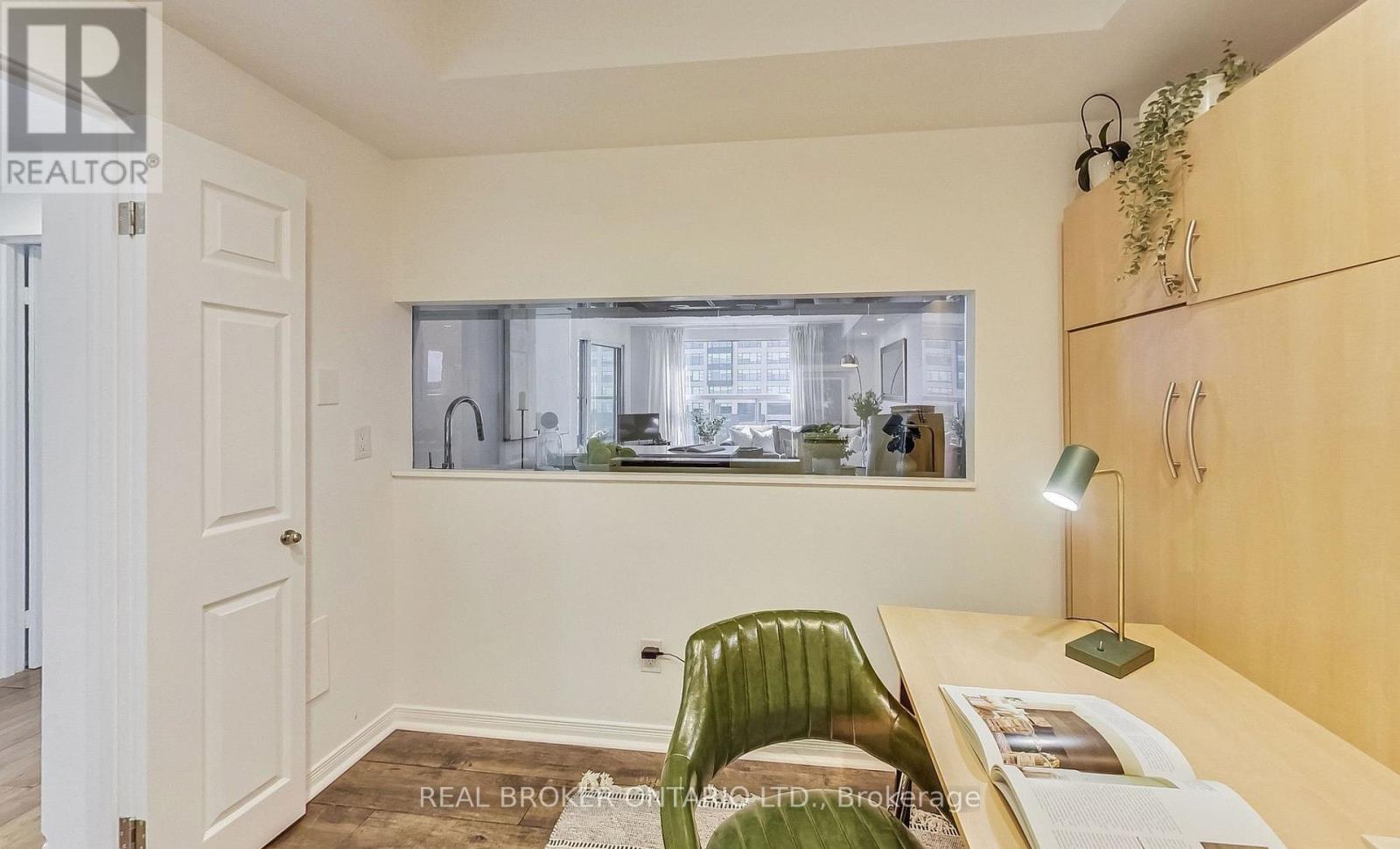 Photo 9 of 610 99 Harbour Square, Toronto ON