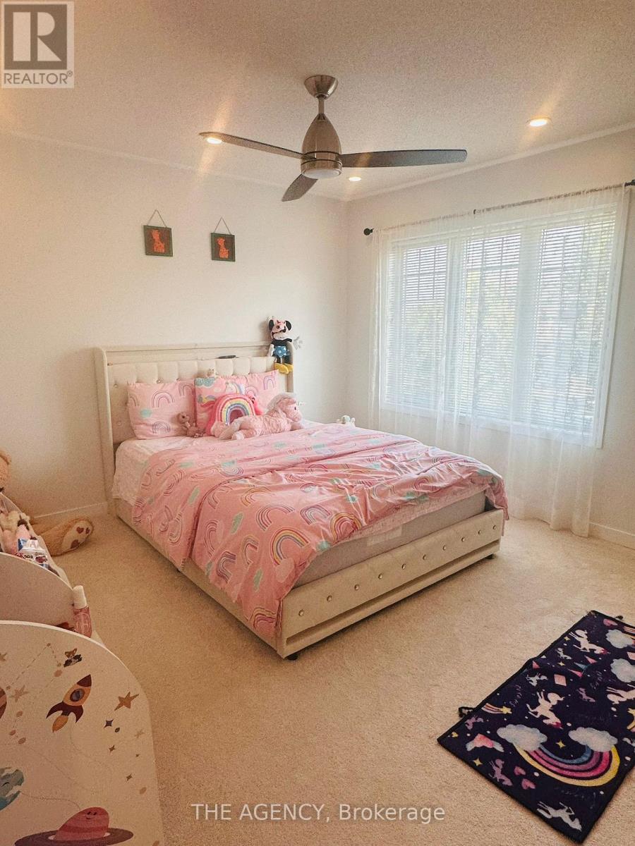 Photo 9 of 12 Robert Attersley Drive E, Whitby ON