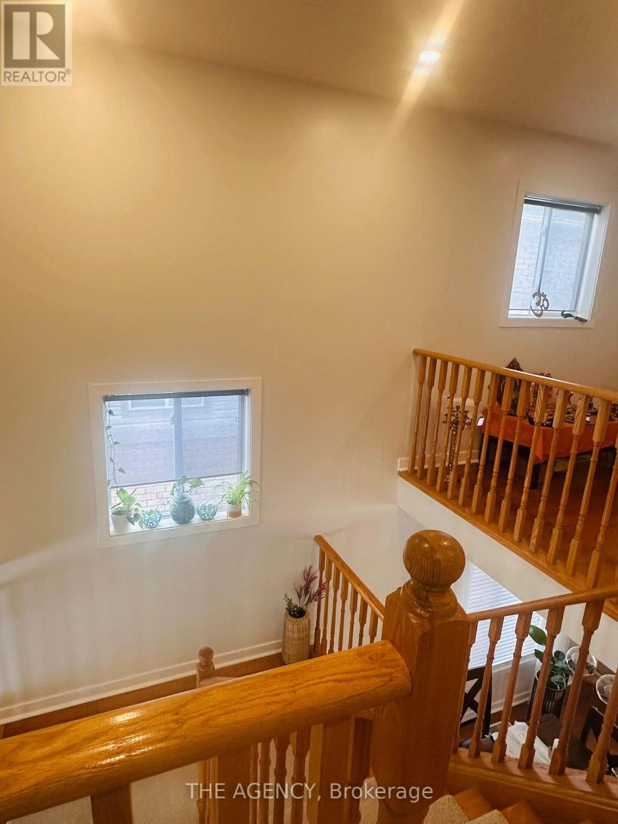 Photo 8 of 12 Robert Attersley Drive E, Whitby ON