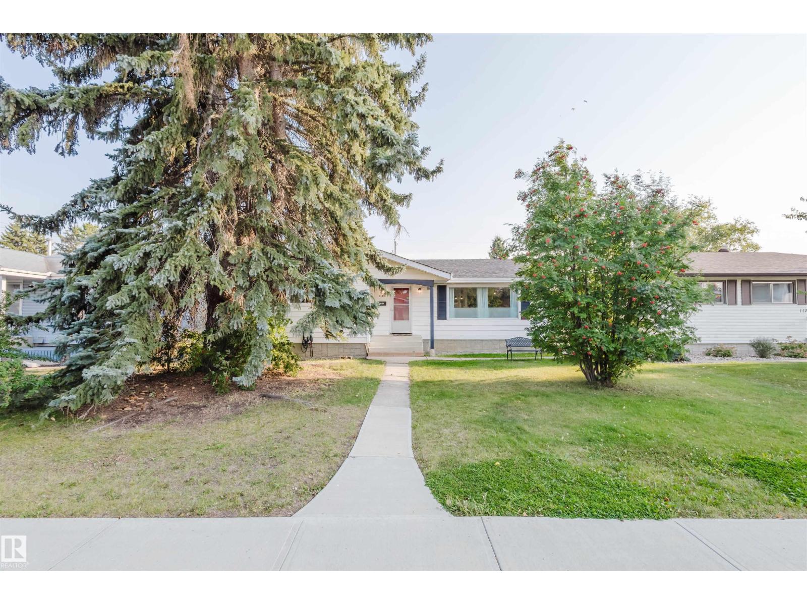 Photo 1 of 11215 41 Av Nw, Edmonton AB