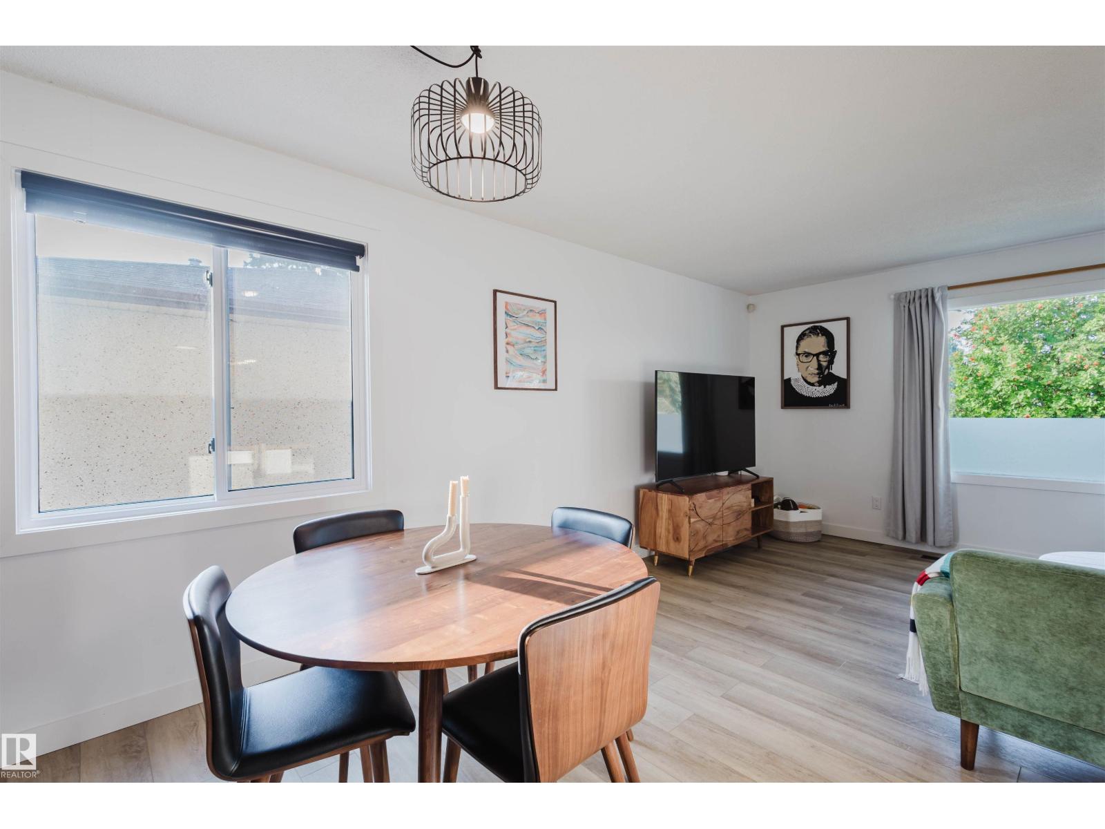 Photo 10 of 11215 41 Av Nw, Edmonton AB