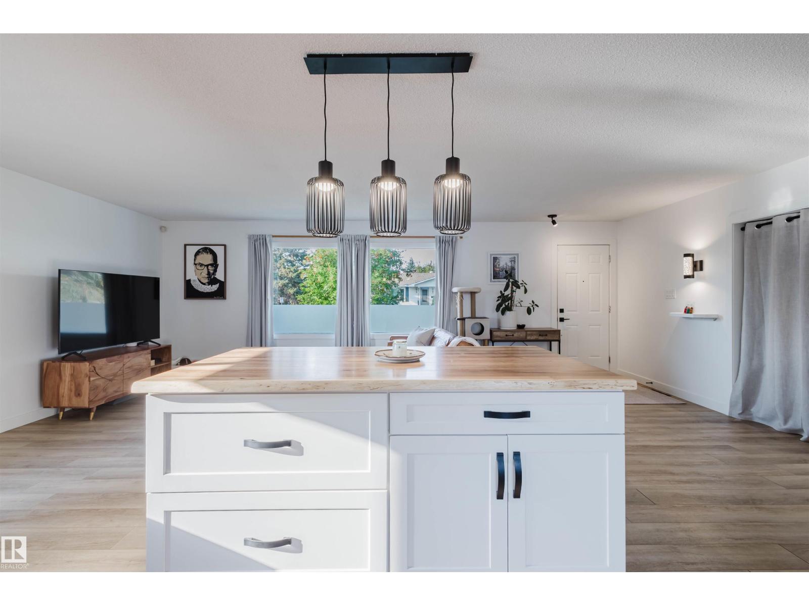 Photo 11 of 11215 41 Av Nw, Edmonton AB
