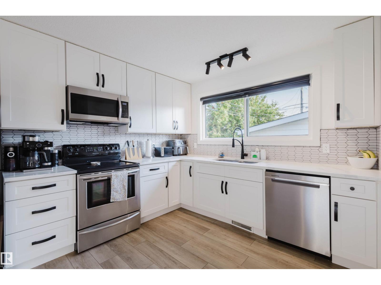 Photo 12 of 11215 41 Av Nw, Edmonton AB