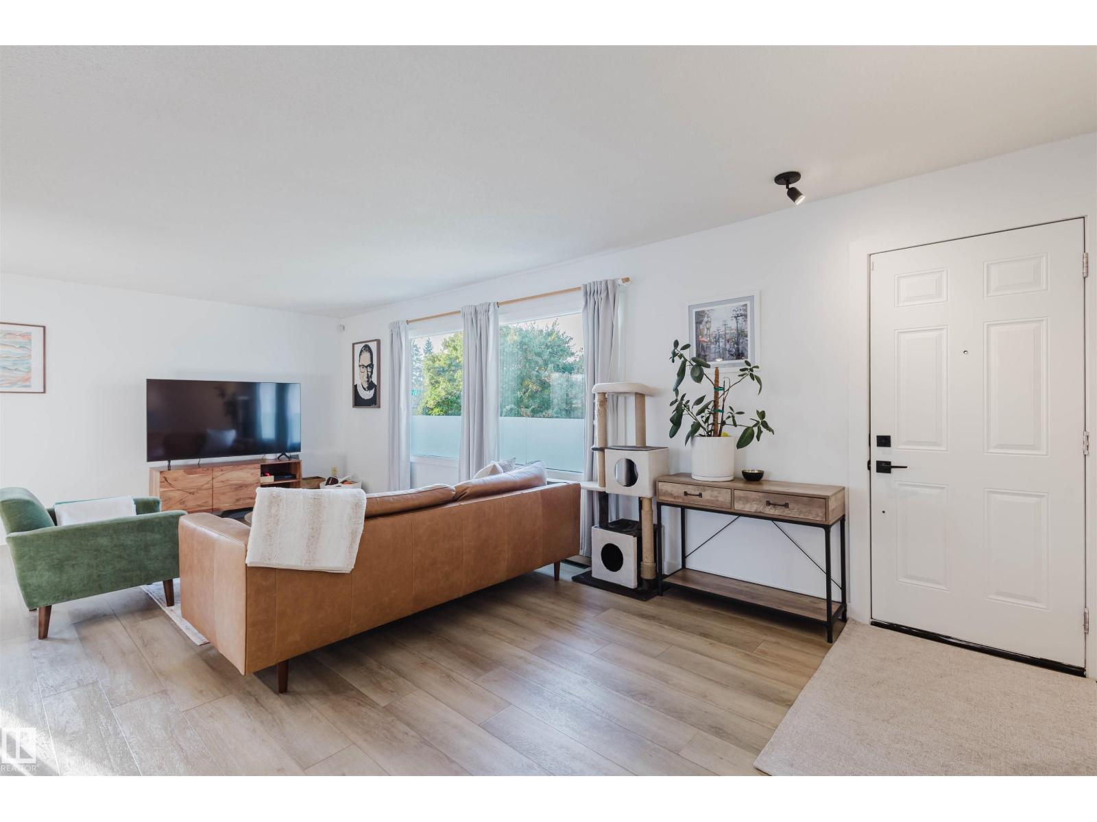 Photo 4 of 11215 41 Av Nw, Edmonton AB