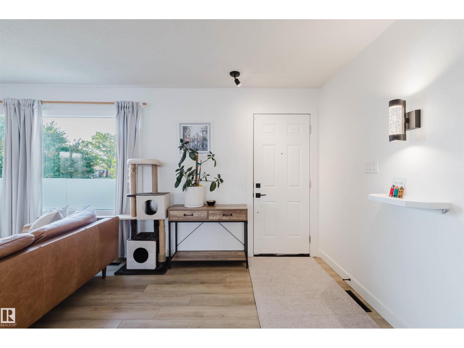 Photo 5 of 11215 41 Av Nw, Edmonton AB