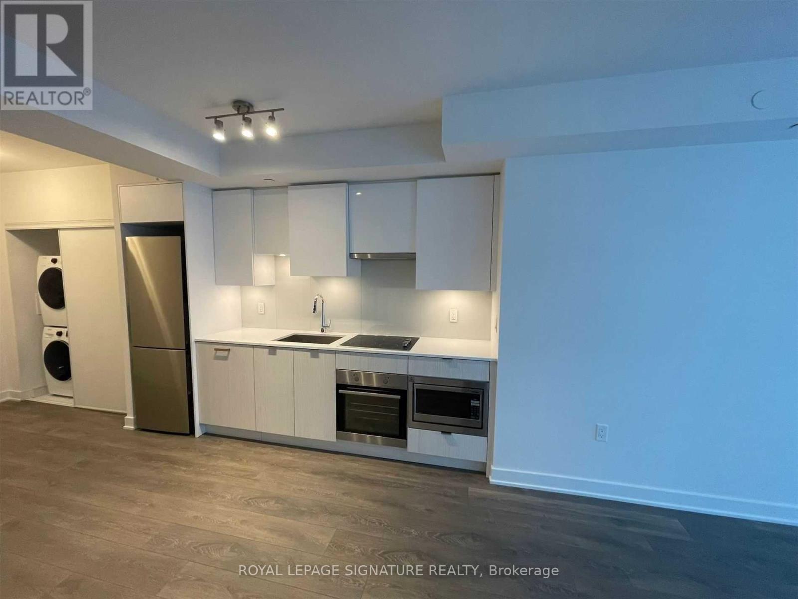 Photo 2 of 2306 99 Broadway Avenue, Toronto ON
