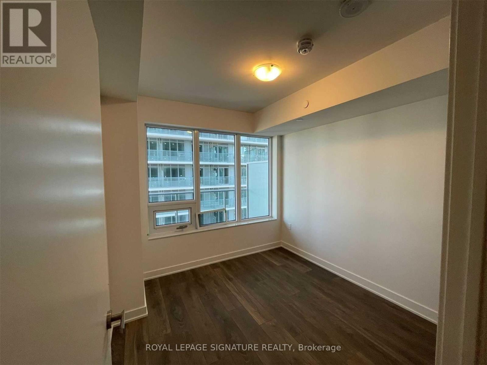 Photo 4 of 2306 99 Broadway Avenue, Toronto ON