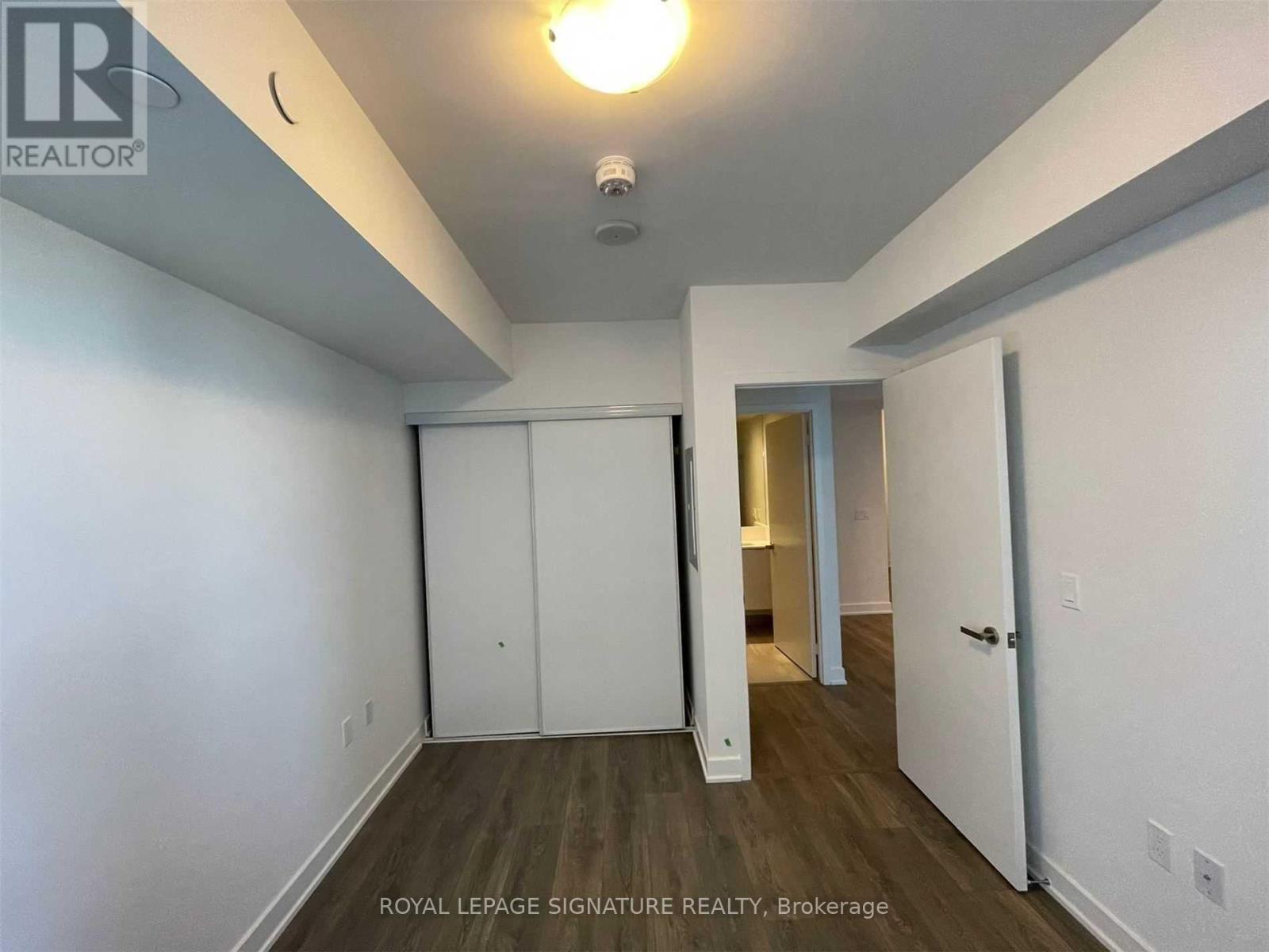 Photo 5 of 2306 99 Broadway Avenue, Toronto ON