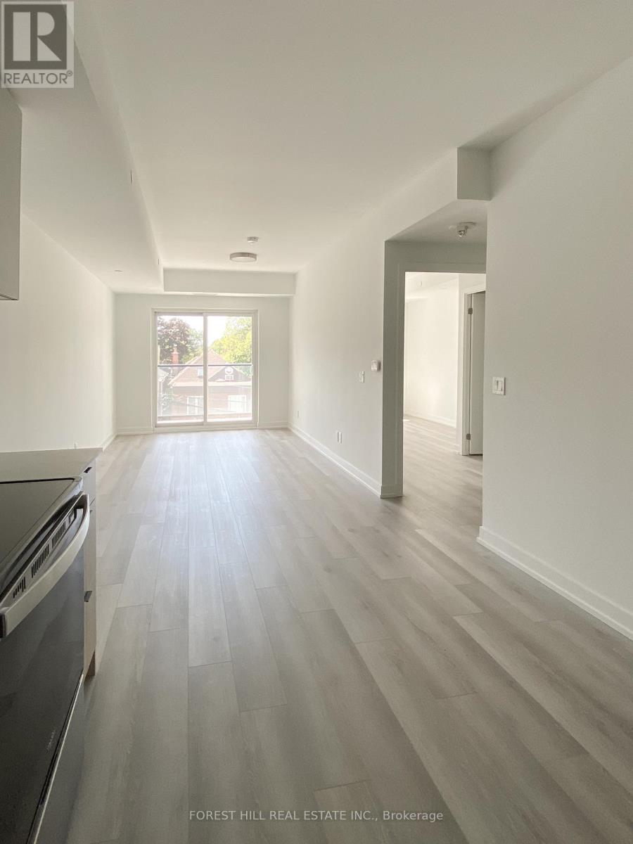 Photo 3 of 309 2000 Bathurst Street, Toronto ON