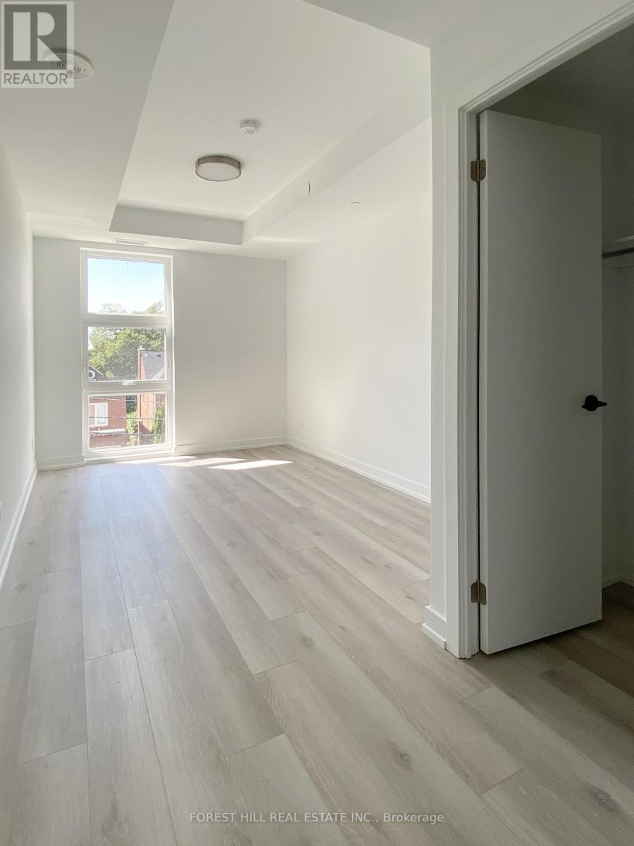 Photo 5 of 309 2000 Bathurst Street, Toronto ON