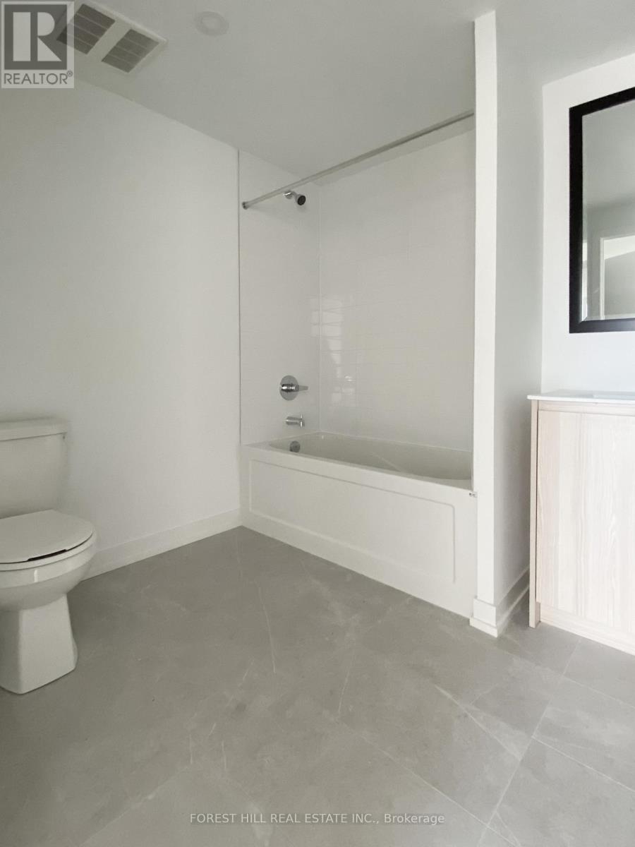 Photo 6 of 309 2000 Bathurst Street, Toronto ON