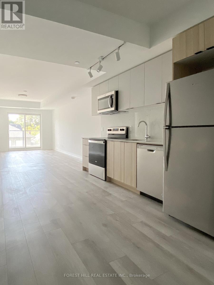 Photo 2 of 302 2000 Bathurst Street, Toronto ON