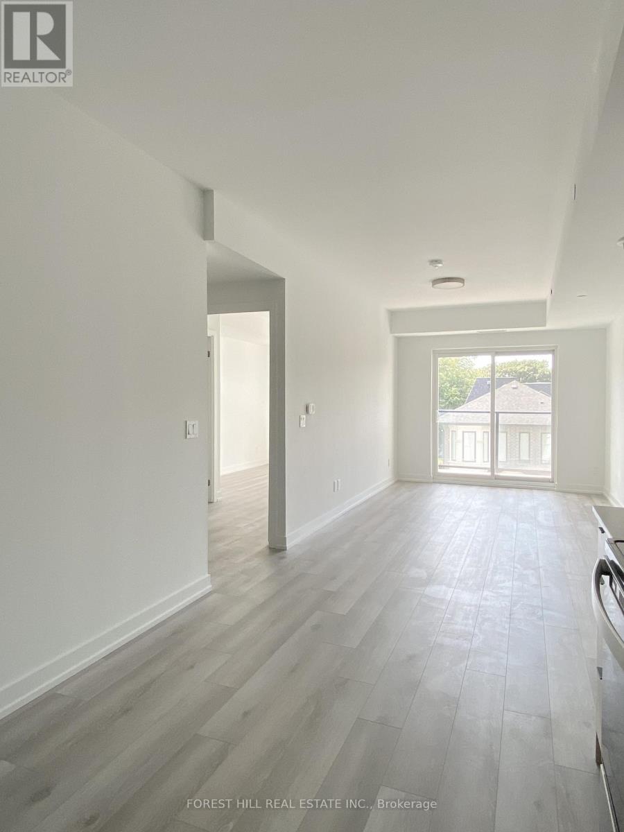 Photo 6 of 302 2000 Bathurst Street, Toronto ON