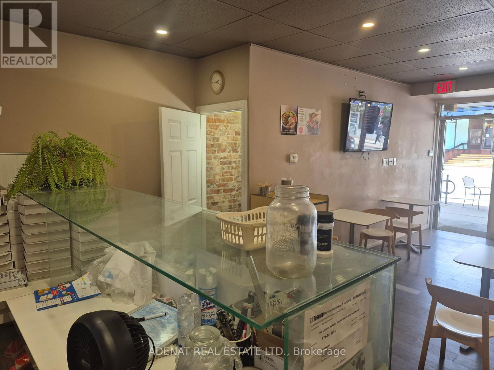 Photo 3 of 975 Bloor Street W, Toronto ON