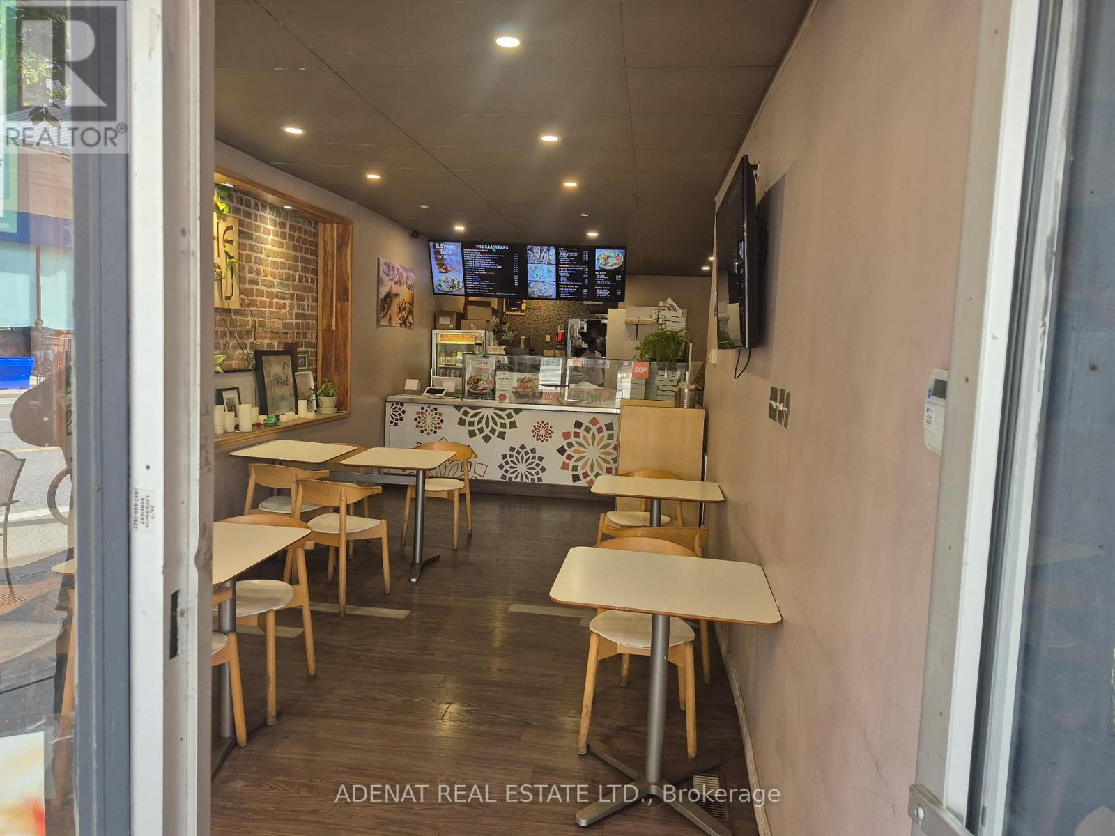 Photo 4 of 975 Bloor Street W, Toronto ON
