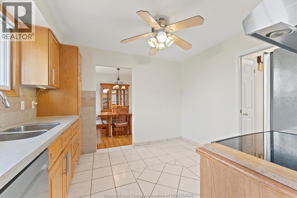 Photo 10 of 2663 Armstrong, Windsor ON