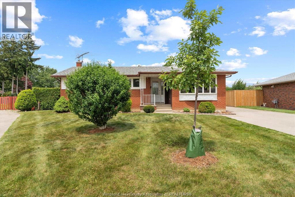 Photo 3 of 2663 Armstrong, Windsor ON