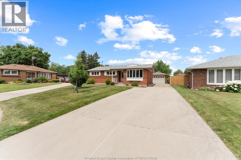 Photo 4 of 2663 Armstrong, Windsor ON