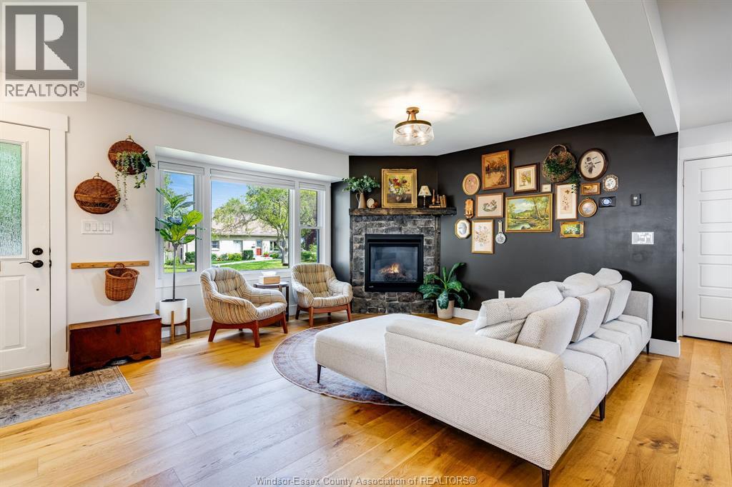 Photo 4 of 43 Danforth Ave, Leamington ON